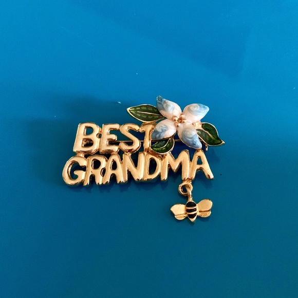 Best Grandma Enameled Flower and Bee Dangle Brooch/Pin NWOT - Picture 1 of 5